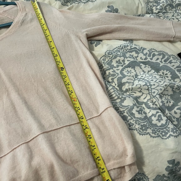 Vince cashmere pale pink, V neck sweater - Picture 6 of 7